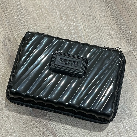 TUMI Black Hardcase Shell Travel Box Professional Airline Protective Clamshell - Picture 1 of 5
